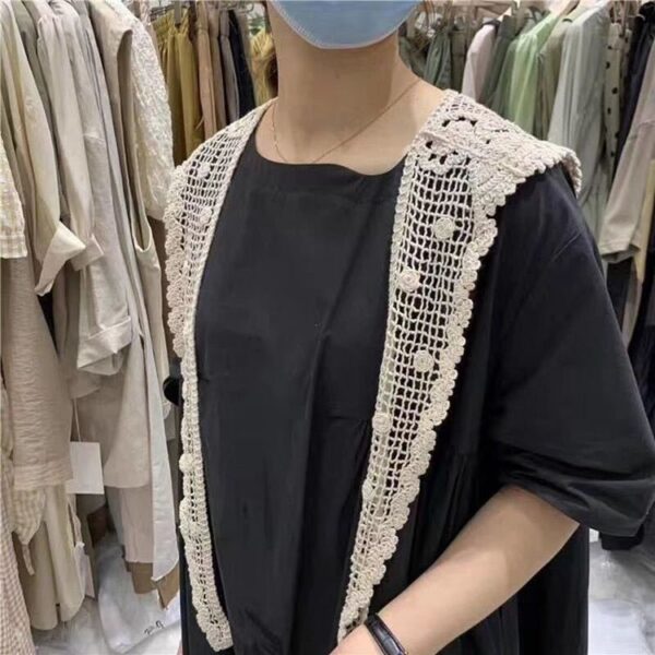 LBYE Hollow-out triangle neck